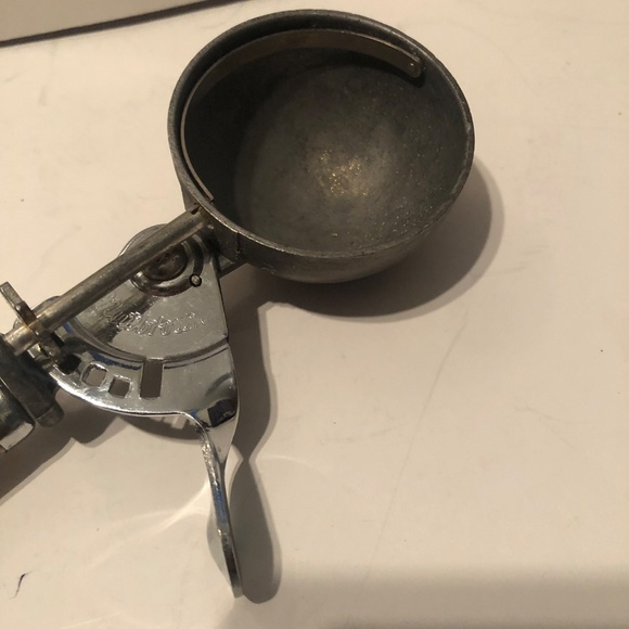 Vintage 1950’s Nutbrown Ice cream / mashed potato scoop in excellent shape - Picture 2 of 6